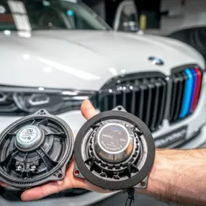 A new BMW sound system in all models from 2020 up, whether it is the basic version or the S0676 HiFi, it is no longer upgradeable with the conventional Plug ‘n Play solution MATCH UP 7BMW. That is because the new models are made a certain way which is commonly called as the RAM setup, (Radio-Amplifier Module). It means the OEM Amplifier is no longer removable as the head unit will not function without it.  New Setup:  MATCH UP 7DSP – PnP DSP amplifier STEG BM45C – Direct fit speakers in the front STEG BM8 –