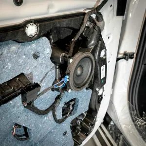 A new BMW sound system in all models from 2020 up, whether it is the basic version or the S0676 HiFi, it is no longer upgradeable with the conventional Plug ‘n Play solution MATCH UP 7BMW. That is because the new models are made a certain way which is commonly called as the RAM setup, (Radio-Amplifier Module). It means the OEM Amplifier is no longer removable as the head unit will not function without it.  New Setup:  MATCH UP 7DSP – PnP DSP amplifier STEG BM45C – Direct fit speakers in the front STEG BM8 –