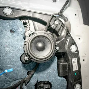 A new BMW sound system in all models from 2020 up, whether it is the basic version or the S0676 HiFi, it is no longer upgradeable with the conventional Plug ‘n Play solution MATCH UP 7BMW. That is because the new models are made a certain way which is commonly called as the RAM setup, (Radio-Amplifier Module). It means the OEM Amplifier is no longer removable as the head unit will not function without it.  New Setup:  MATCH UP 7DSP – PnP DSP amplifier STEG BM45C – Direct fit speakers in the front STEG BM8 –