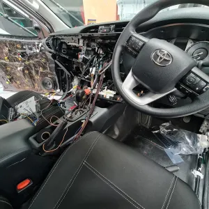 Toyota Hilux speakers