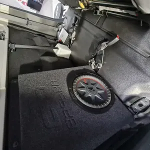 Toyota Hilux Subwoofer